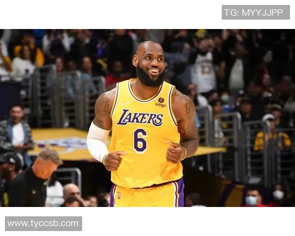 布克赞詹姆斯复出后无缝融入展现比赛魅力逐步找回状态令人期待