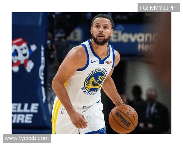 库里首节表现抢眼8投4中斩获11分外加3助攻1封盖展现全能实力